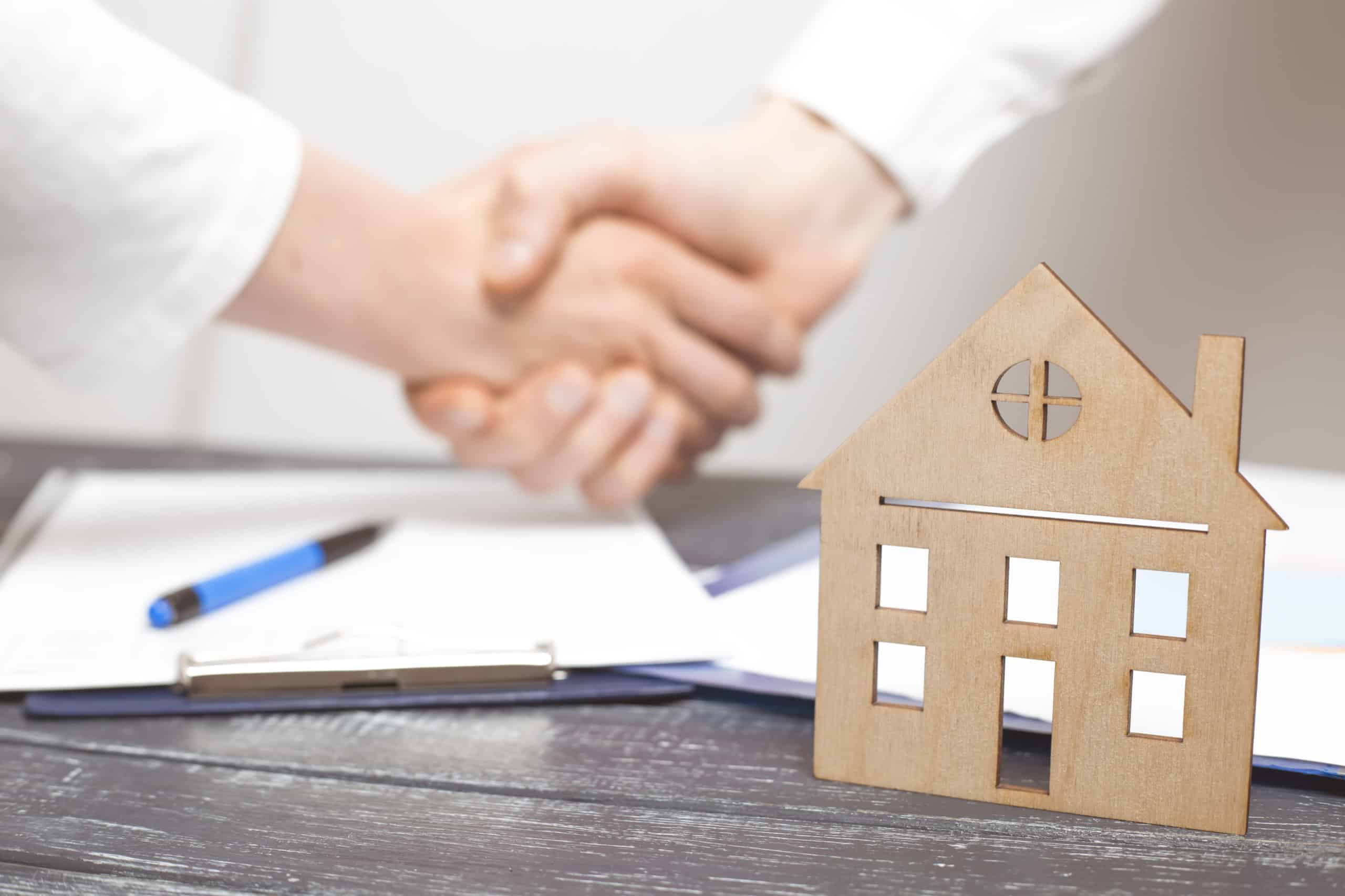 Handshake deal house realtor real estate 965493